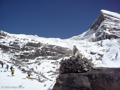 Durch den Schnee  zu Lager 2 auf etwa 5200 Metern Höhe - rechts der Grat des Tharpu Chuli